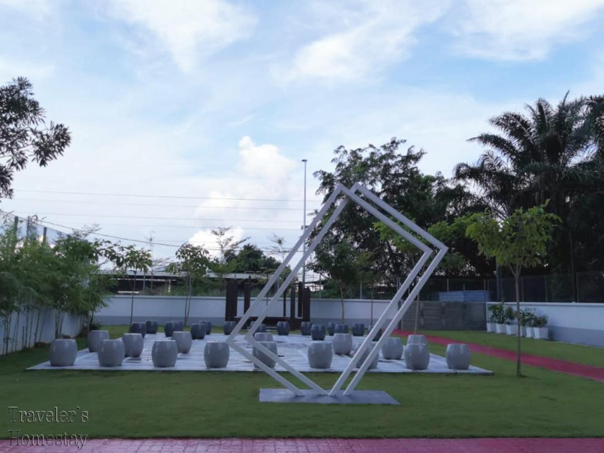 Traveler'S Homestay 旅人窝@ The Venus Sitiawan Kampong Lumut Kiri Exterior photo