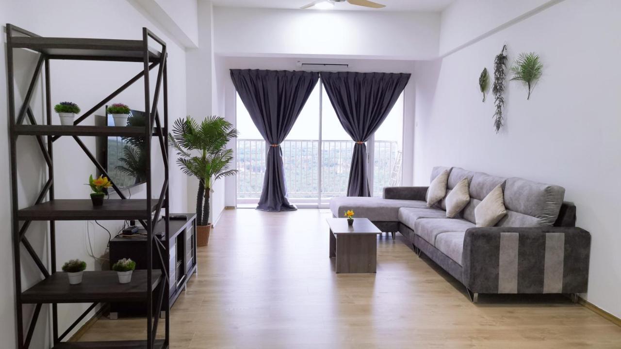 Traveler'S Homestay 旅人窝@ The Venus Sitiawan Kampong Lumut Kiri Exterior photo