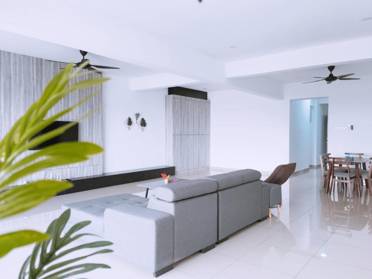 Traveler'S Homestay 旅人窝@ The Venus Sitiawan Kampong Lumut Kiri Exterior photo
